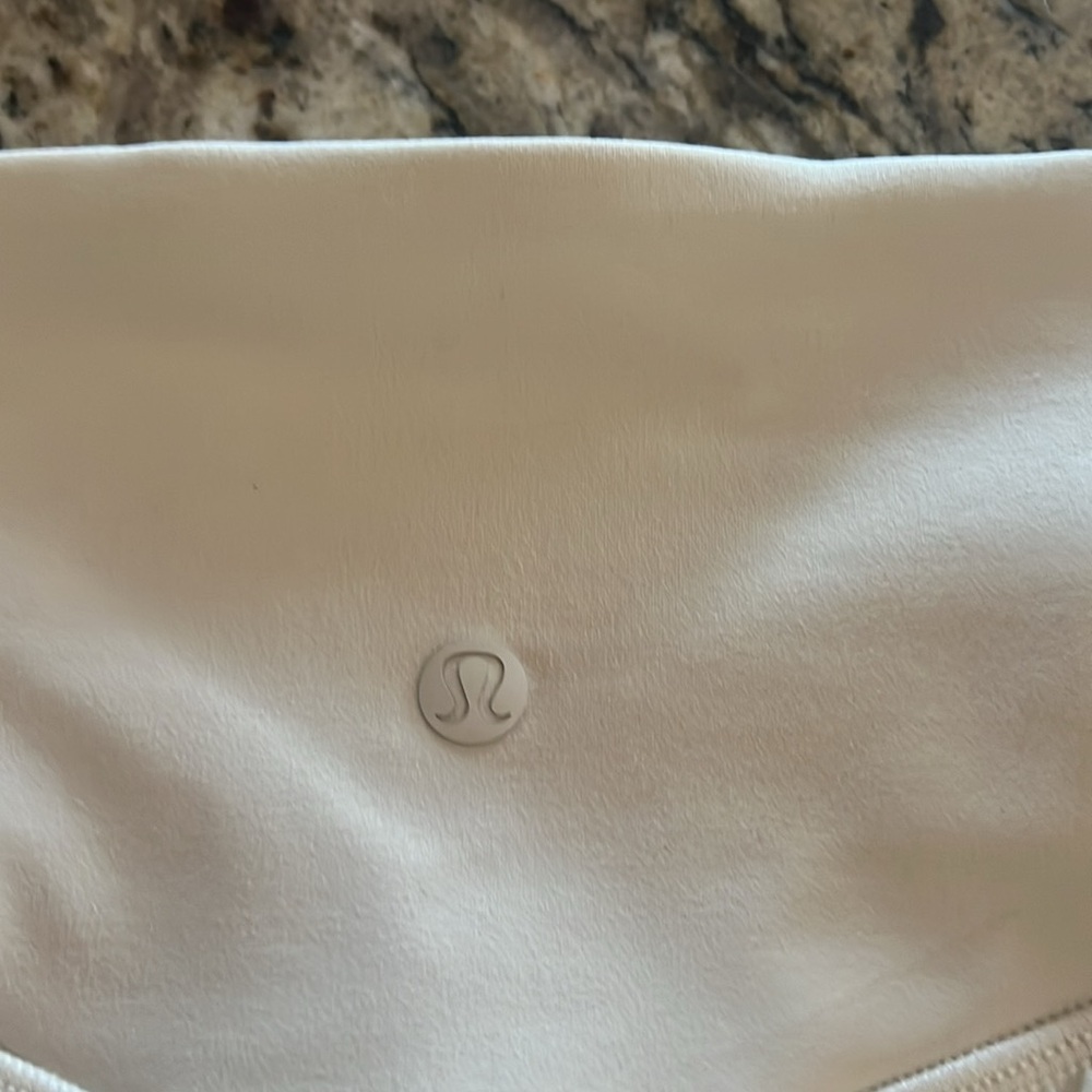 lululemon Nulu and Mesh High-Rise Yoga Short 3.5" in Bone Size 8 New NWT - Picture 8 of 8